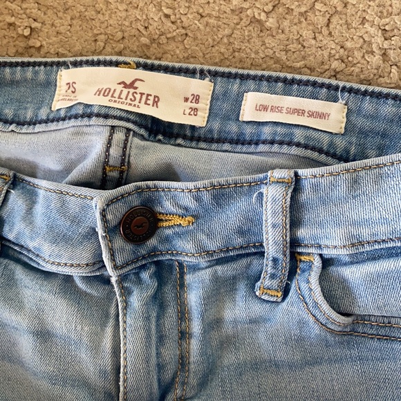 Light Washed Ripped Jeans - Picture 4 of 4